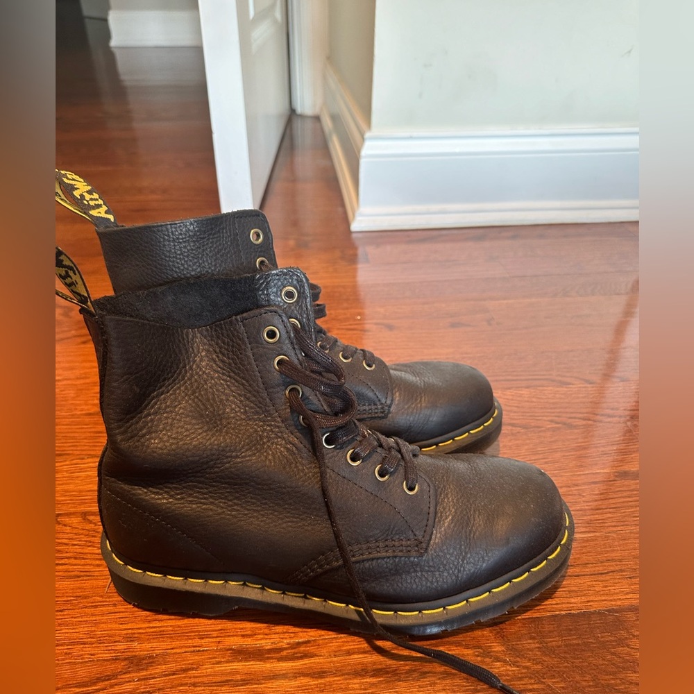Dr Martens Men’s 10 Leather Boots Black